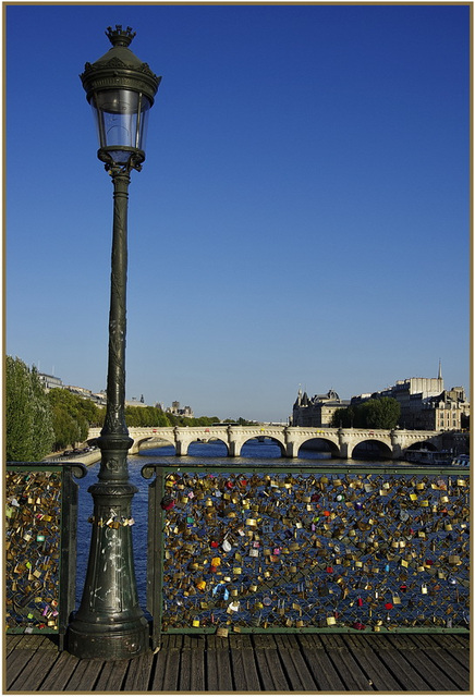 ..l'amour, comme le Pont Neuf....c'est beau....!!!