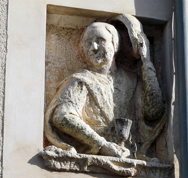 sur une façade de maison