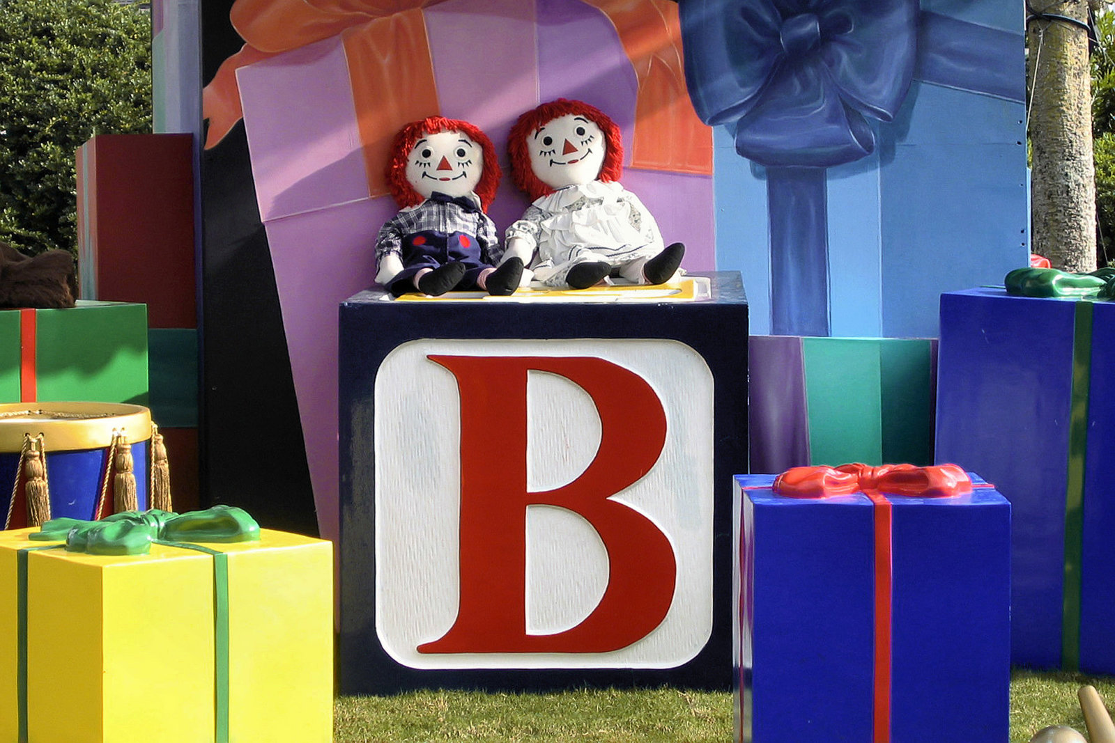 Raggedy Ann and Raggedy Andy