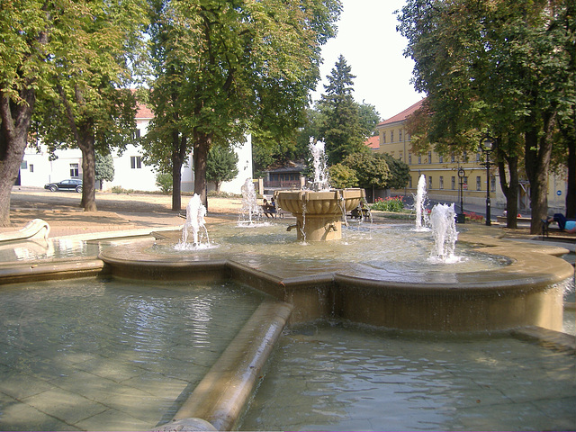 Pécs: parko kun fontano