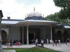 Porte de la 2e cour.