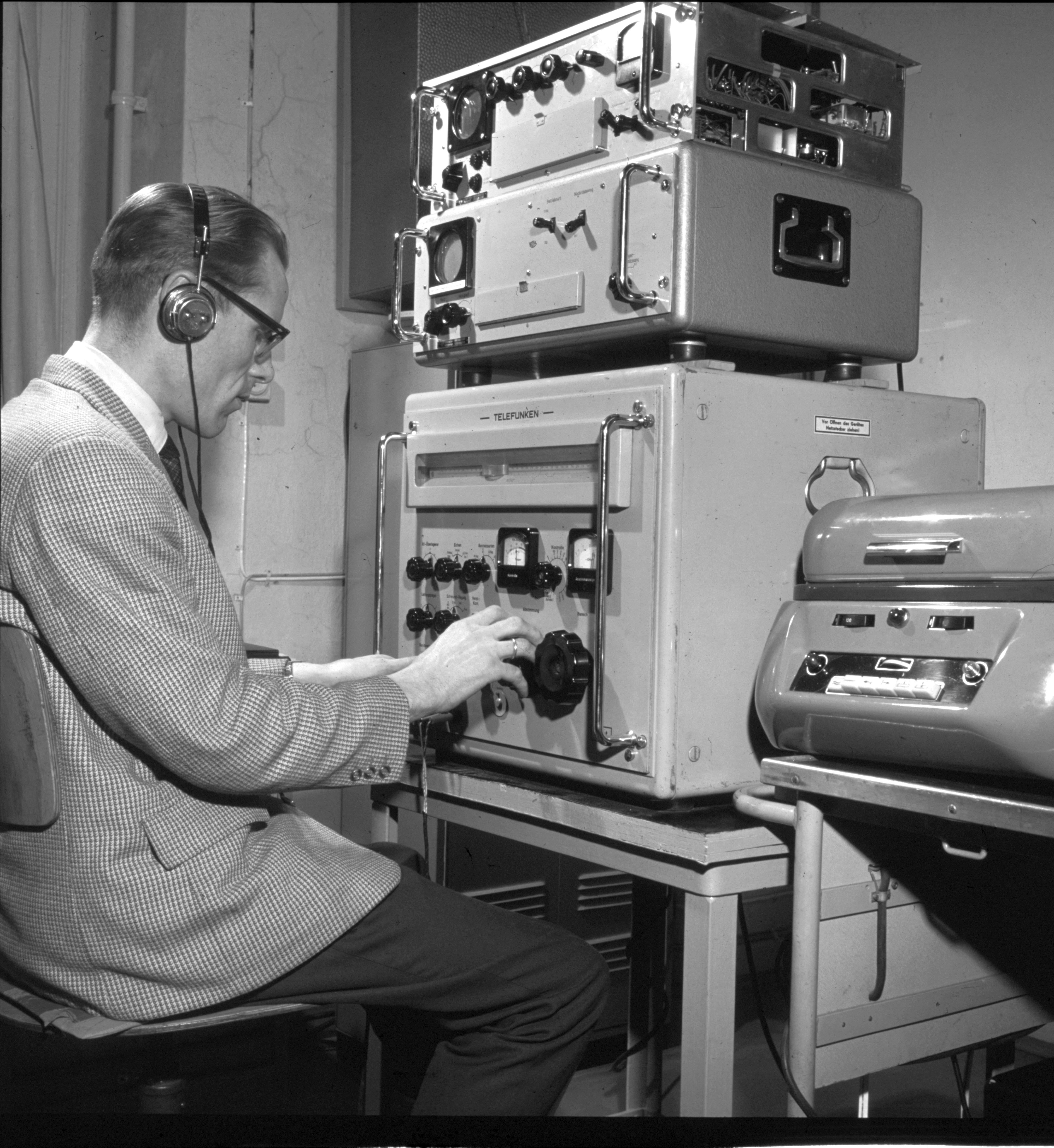 Jörn am Kontrollplatz  FuBE, Telefunken E104