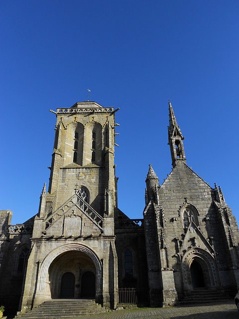 Locronan - Eglise de SAINT RONAN et la Chapelle DU PENITY