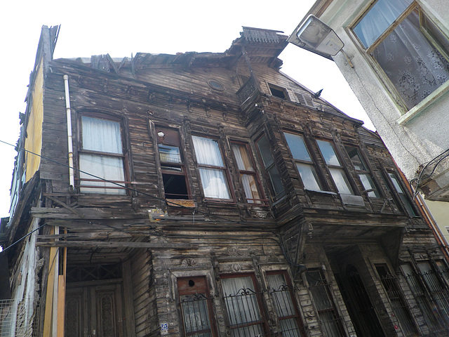 Maison en ruine, 1.