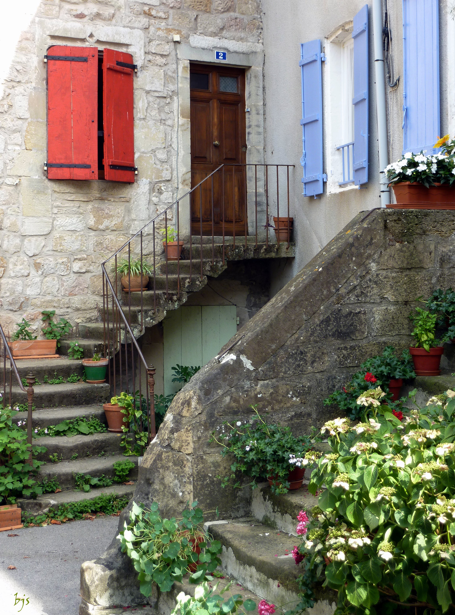 les escaliers fleuris de Ceilhes