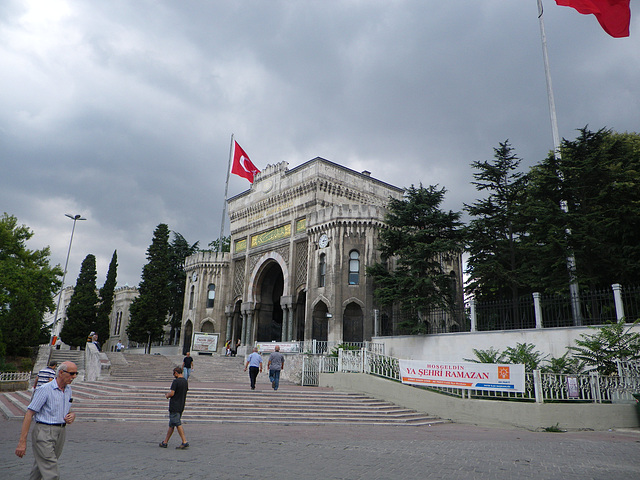 Porche de l'université d'Istanbul, 2