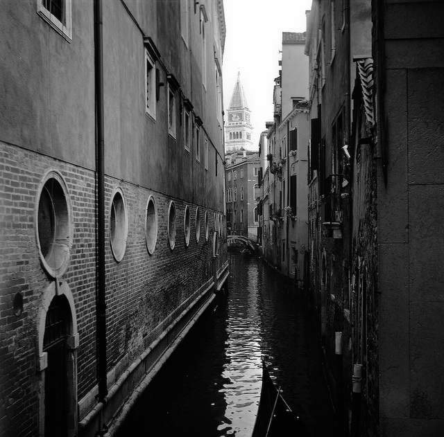 Lubitel in Venice (BW-8)