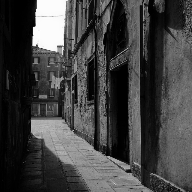 Washing in Venice (Lubitel in Venice BW-3)