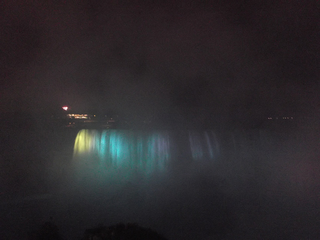 Colourful Falls' fog  /  Brouillard de chutes colorées - 7 juillet 2012.