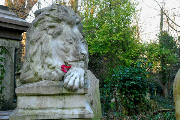 Lion, Abney Park Cemetery
