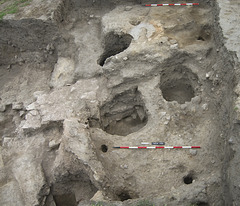 C1793_Sunken featured building with associated oven and pits from the east (2)