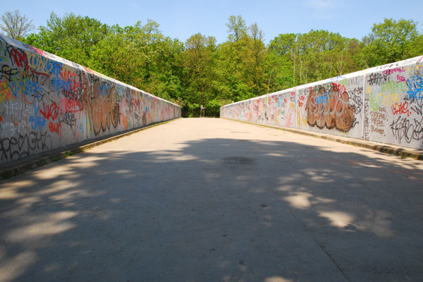 Footbridge over A2