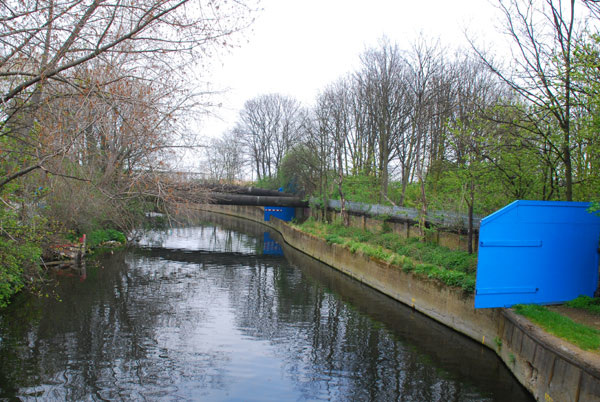 Lea towpath closed