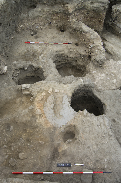 C1793_Sunken featured building with associated oven and pits from the west (1)