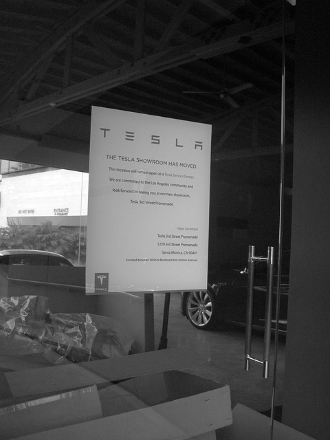 (16-04-12) Great LA Walk - Tesla