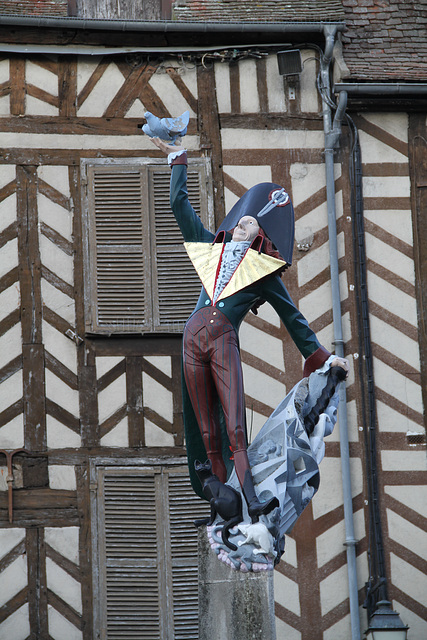 Auxerre - Statue de Cadet Roussel