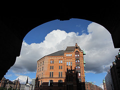 Rahmen, Schatten und Wolken