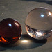 Esferas de vidrio y luz