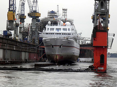 Kreuzfahrtschiff BREMEN im Dock Kreuzfahrtschiff BREMEN im Dock