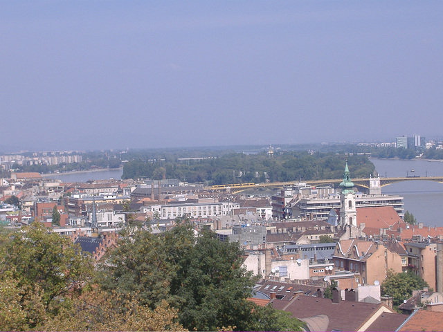 Budapest: panoramo de sur la Burg-monto