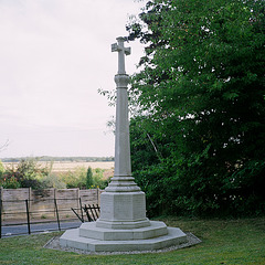RAD20120818 Thundridge war memorial