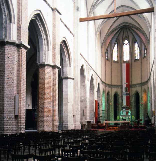 2452 Sobiejuchy day trip, interior of Gniezno Cathedral