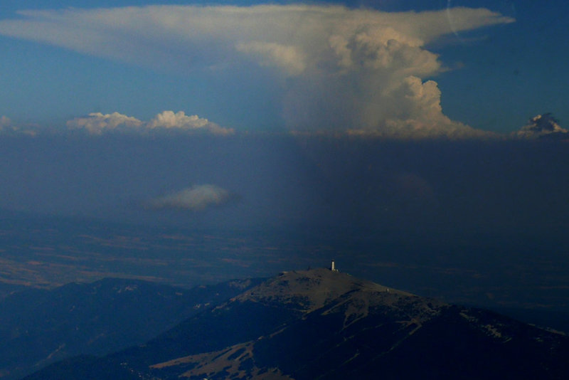 Magnifique enclume au dessus du Ventoux