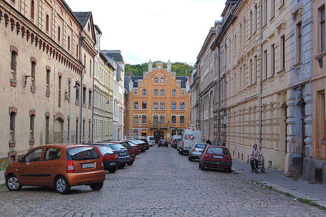 Altenburg, kazerneca fabrikstrato kun patricia domo en la fono