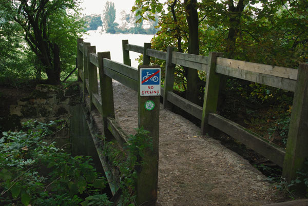 Bridge over Beverley Brook