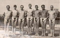 waterpolo in Dreiecksbadehose 1930'