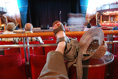 Christiane / Pieds sexy en sandales et chapeau de paille - Sexy Feet in flat sandals and Thai hat -2 mai 2012 - Photo originale