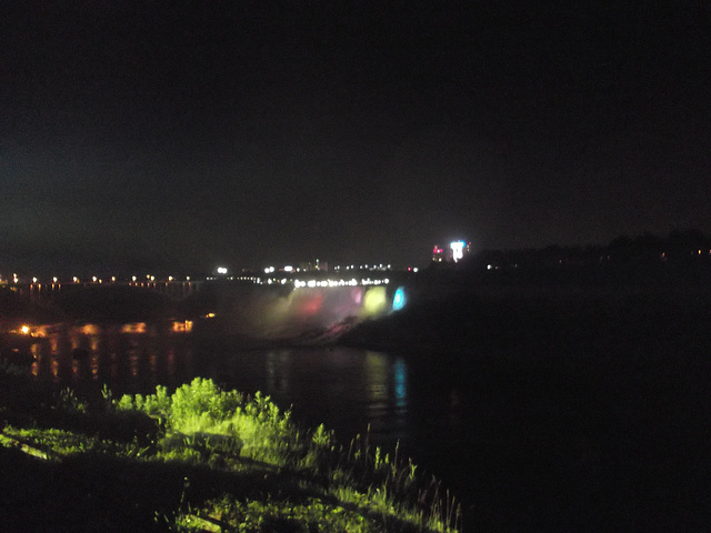 Nagara Falls by the night / Chutes Niagara de soir - 7 juillet 2012