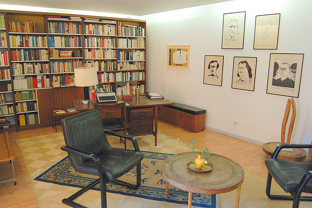 Richter-ĉambro kun libroj el ties biblioteko