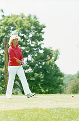 Dinah Shore plays golf