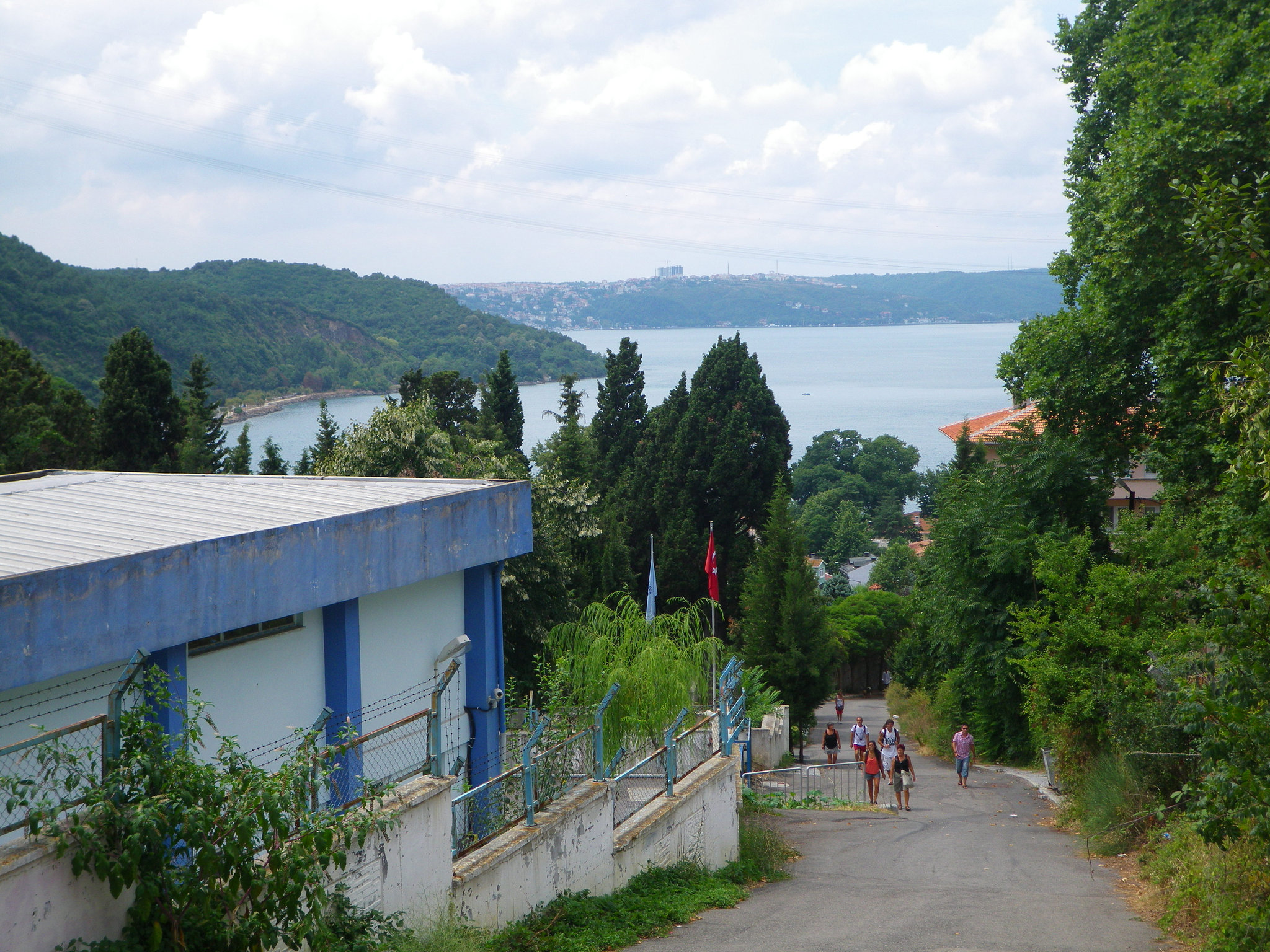 Montée vers Yoros Kalesi