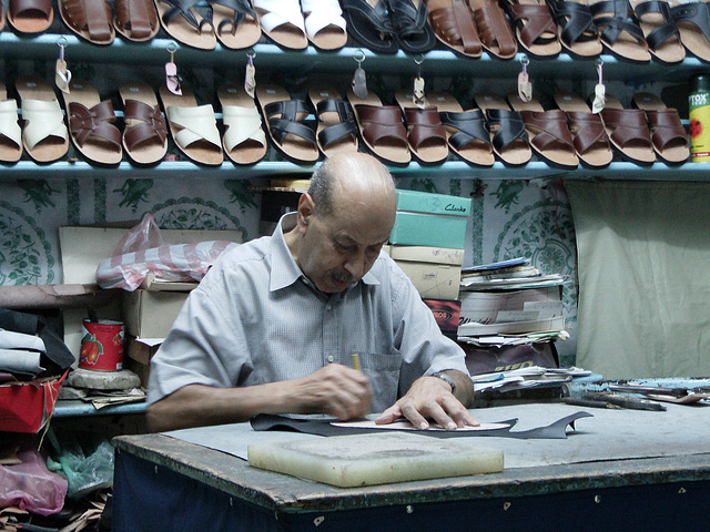 Schuhmacher im Souk