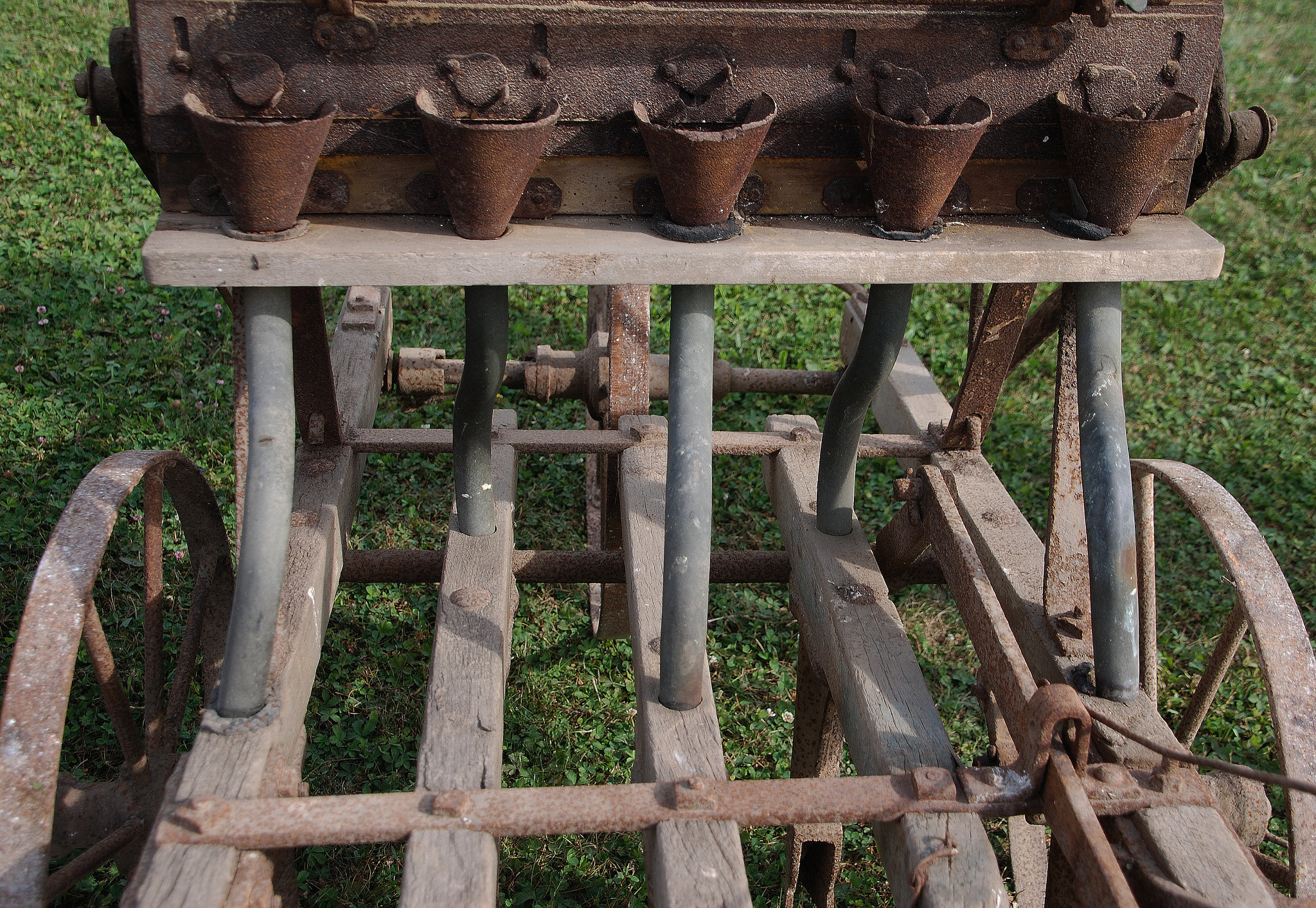 Ancienne planteuse-semoir