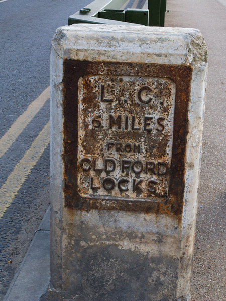 6 miles to Old Ford Locks