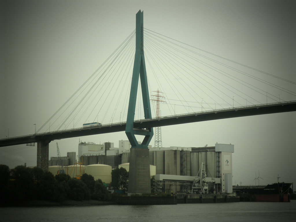 Pylon der Köhlbrandbrücke