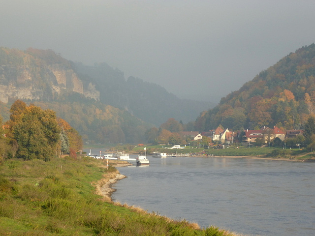 Herbst - Elbtal mit 'Bastei' - aŭtuno - Elbvalo  - elrigardo al 'Bastei'