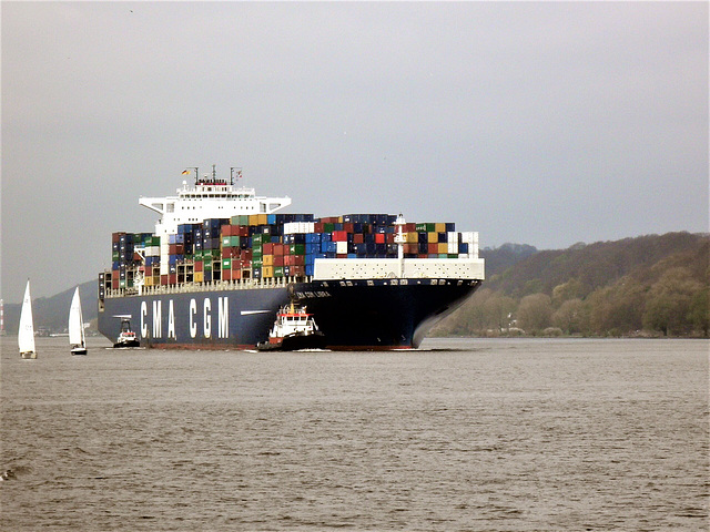 Containerschiff  CMA  CGM   LIBRA