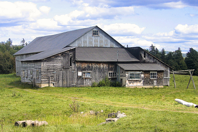 Barn near Vale Perkins, Québec