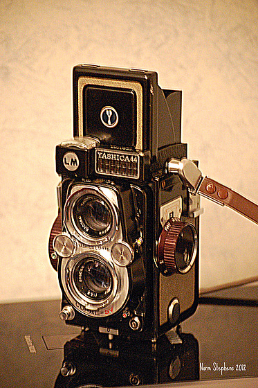 Yashica 44LM