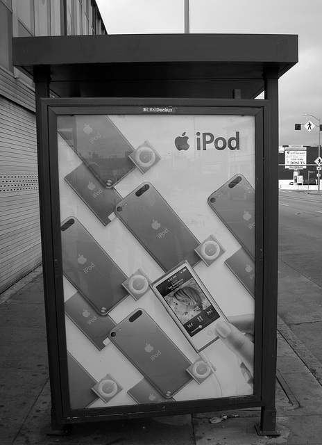 (10-09-04) Great LA Walk - iPods