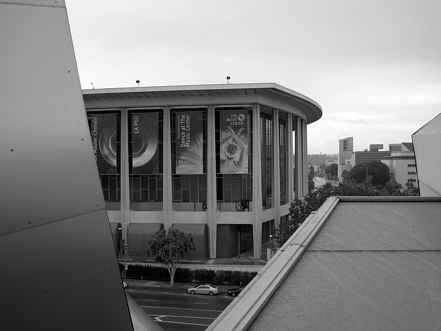 Disney Hall view of Dorothy Chandler Pavilion (08-52-52)