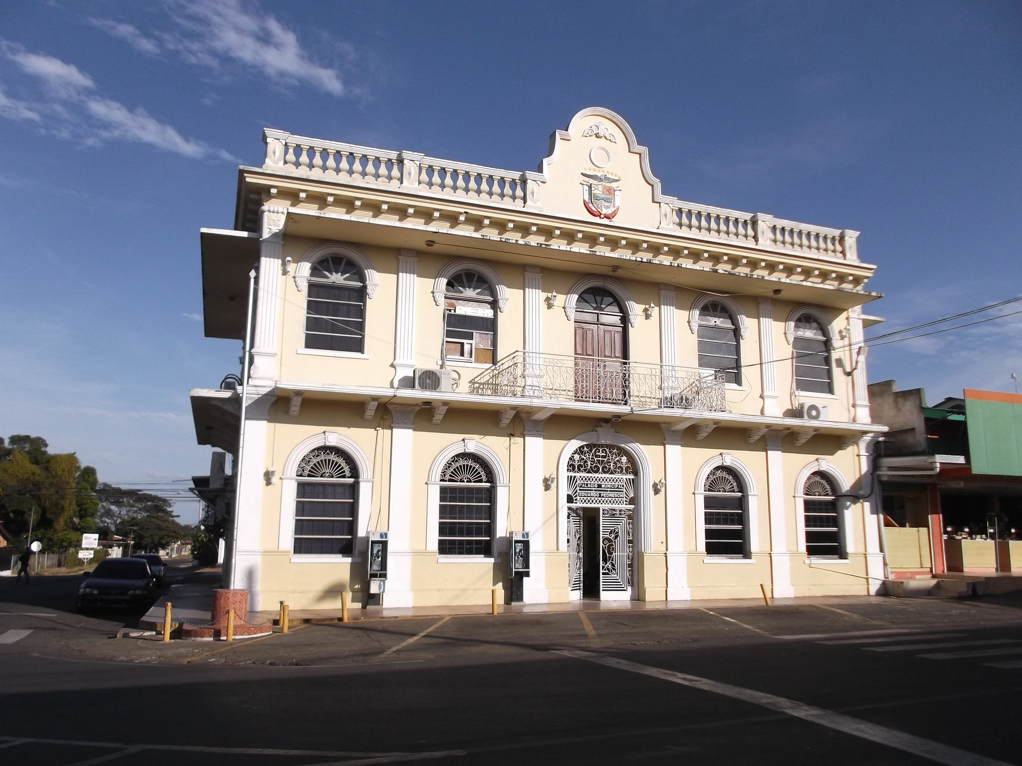 Palacio municipal Edouardo Pedreschi.