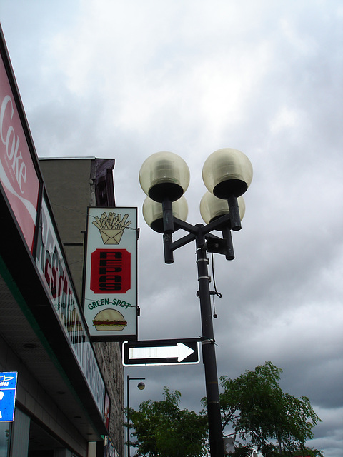 One way on Greenspot restaurant's street lamp.