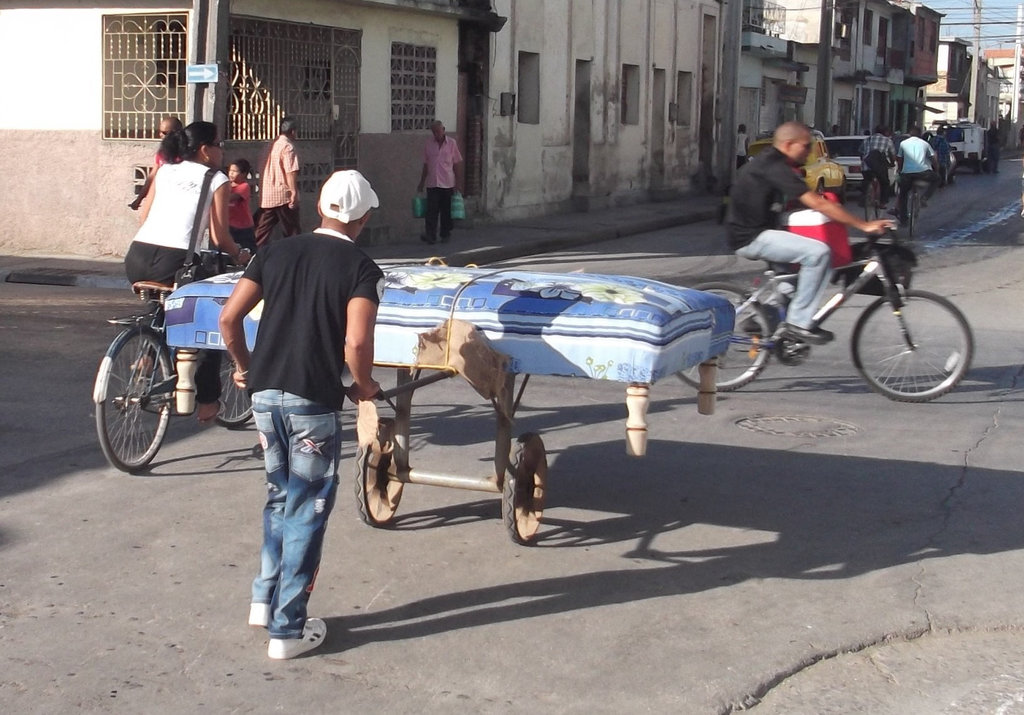 Transporte de colchon / Matress transportation / Transport de matelas - Recadrage