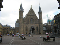 De Ridderzaal - gotika konstruaĵo meze de Binnenhof