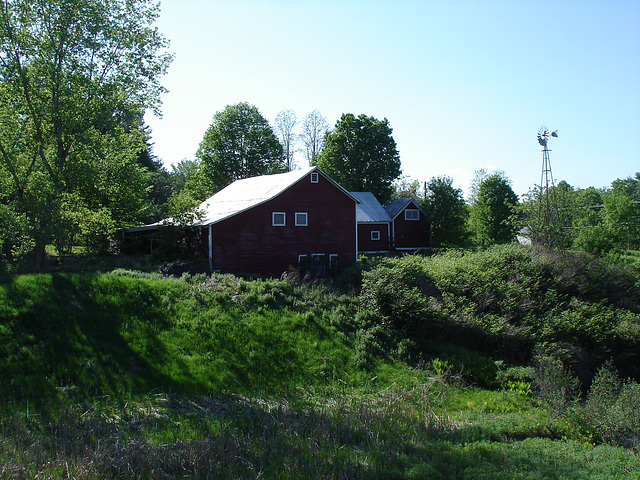 Ferme et verdure ombragée / Farm and shady greenery - May 24th 2009